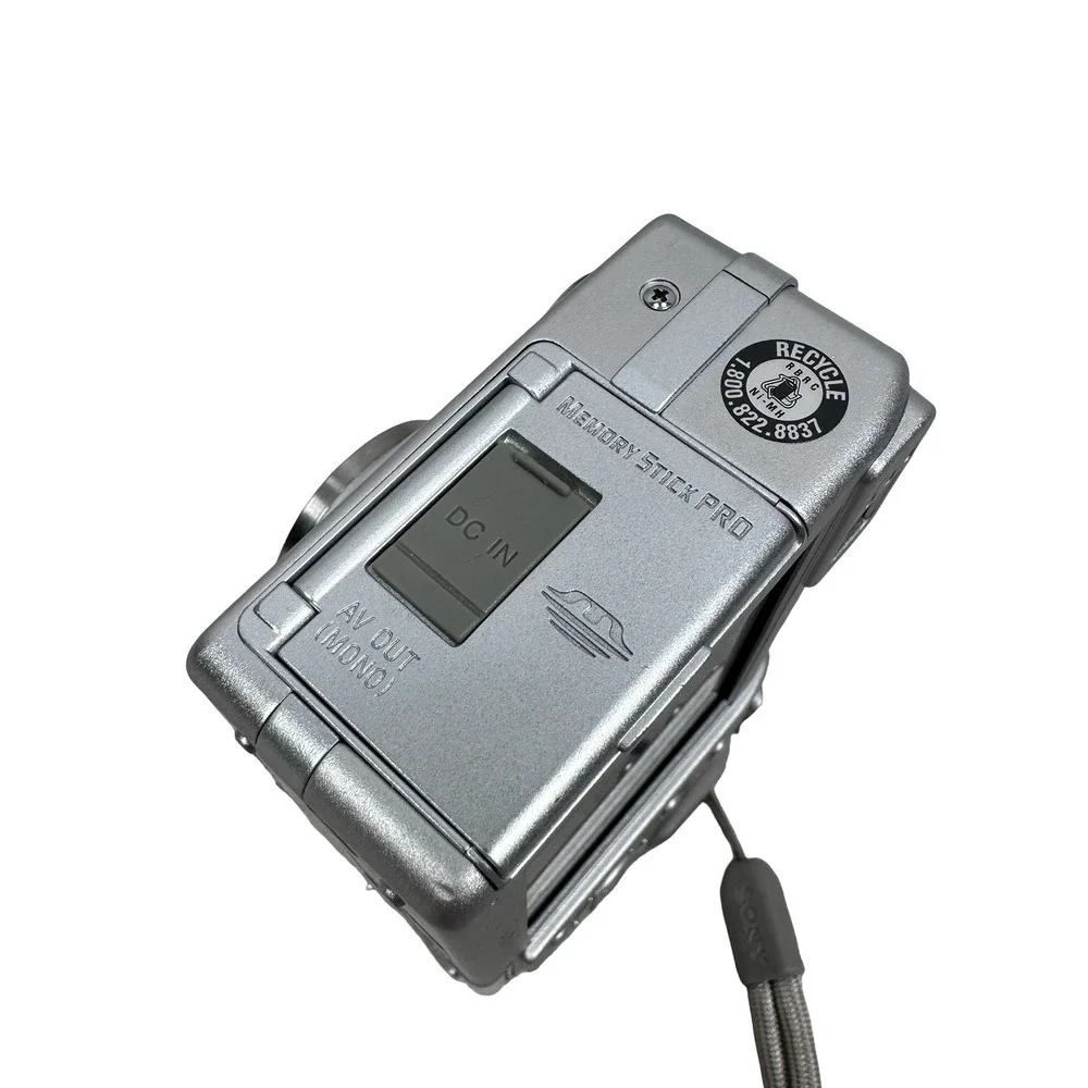 Sony Cyber-shot DSC-W1 Silver 5.1MP Digital Camera Carl Zeiss FOR PARTS REPAIR